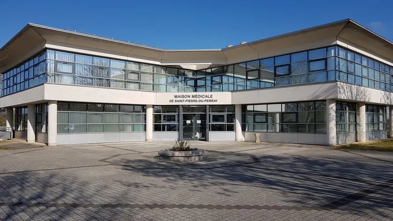 maison médicale - vue du parking Catherine Aliquot-Vialat, Maison médicale, St Pierre du Perray
