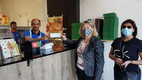 Distribution de masques aux petits commerces Catherine Aliquot-Vialat, St Pierre du Perray, distribution de masques aux petits commerces, 24 avril 2020
