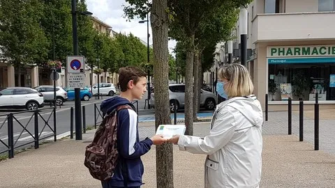Distribution de masques aux collégiens Covid-19, Catherine Aliquot-Vialat, distribution de masques aux collégiens